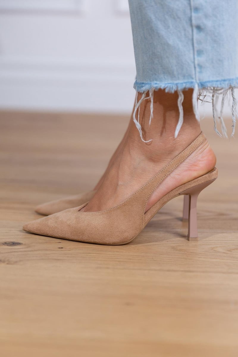 Lillie Pointed Toe Slingback Kitten Heels with V-Cut Vamp