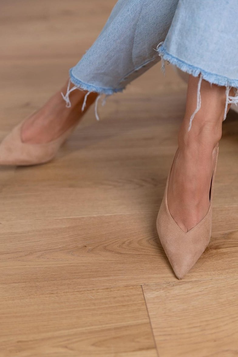 Lillie Pointed Toe Slingback Kitten Heels with V-Cut Vamp