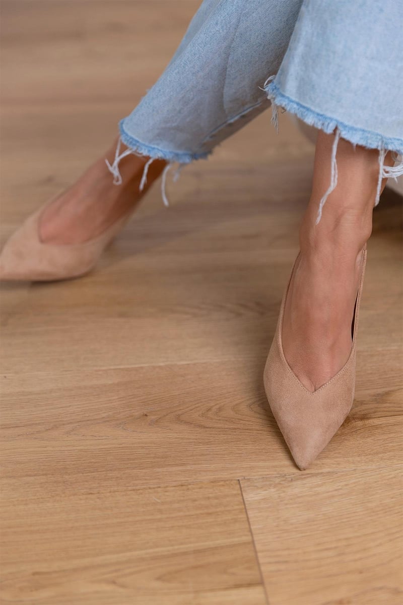 Lillie Pointed Toe Slingback Kitten Heels with V-Cut Vamp